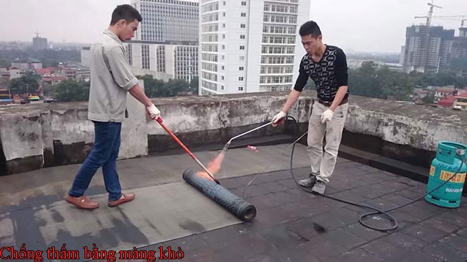 Cách chống thấm sân thượng bằng màng khò Cách chống thấm sân thượng bằng màng khò