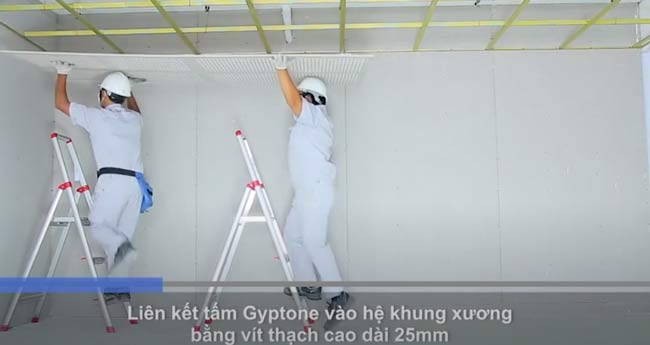 Liên kết tấm Gyptone vào hệ thống khung xương bằng vít thạch cao dài 25mm Liên kết tấm Gyptone vào hệ thống khung xương bằng vít thạch cao dài 25mm