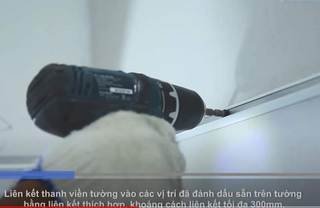 Liên kết thanh viền tường bằng liên kết tối đa 300mm Liên kết thanh viền tường bằng liên kết tối đa 300mm